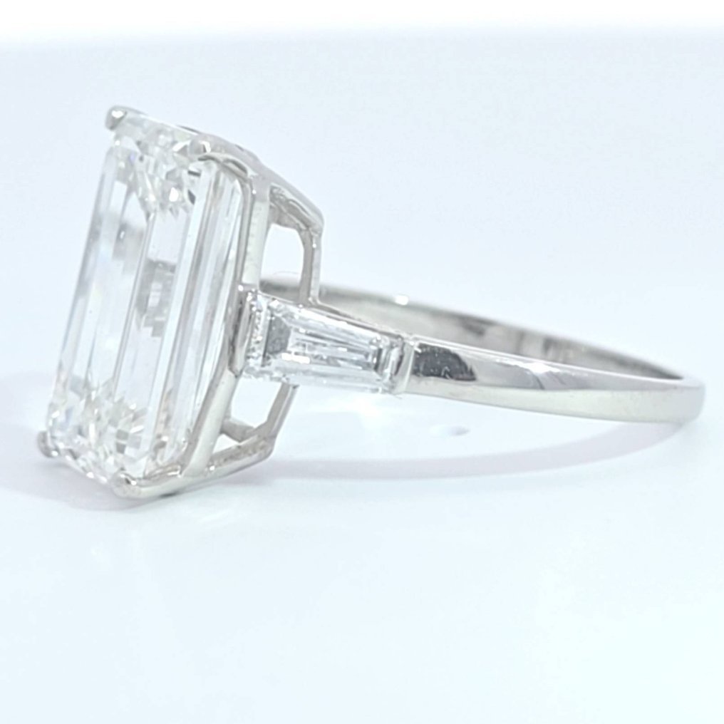 Ring Platinum - 5.90ct. tw. Diamond (Lab-grown) - Diamond - An Exceptional Ring