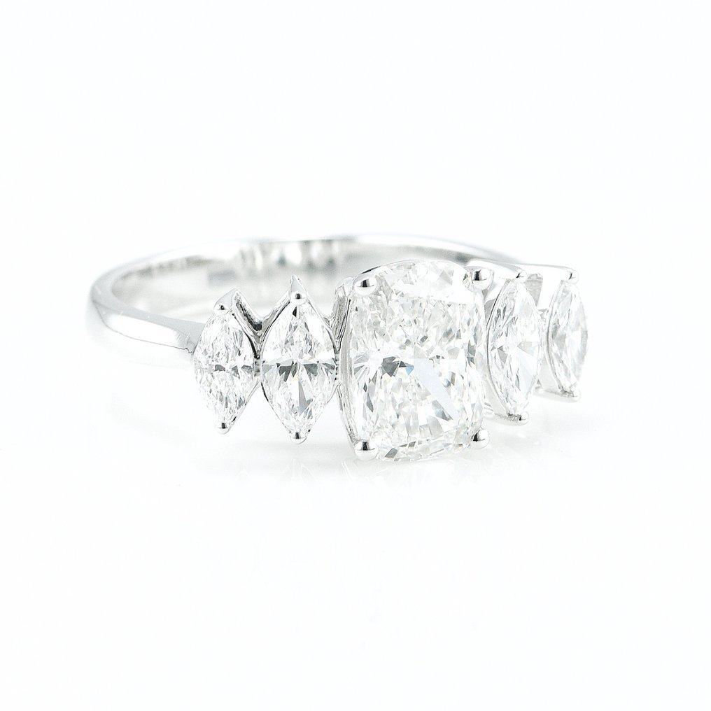 Ring - 14 kt. White gold - 2.28ct. tw. Diamond (Lab-grown) - Diamond - Five stone ring