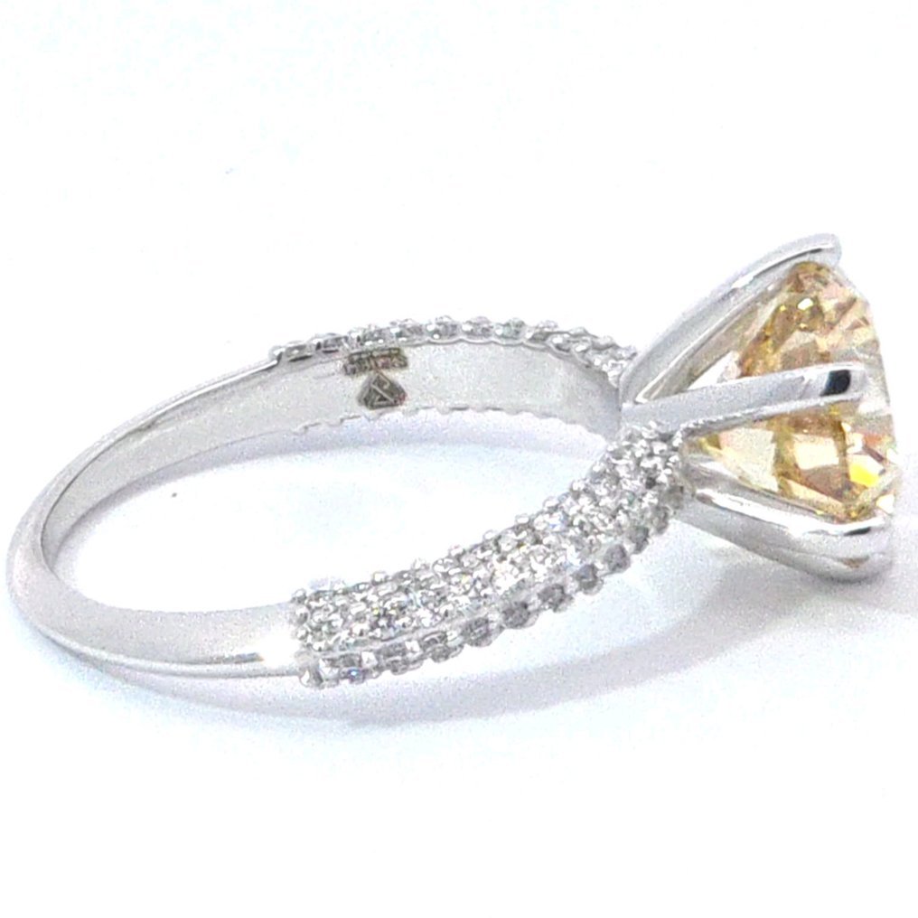 Ring Platinum - 3.92ct. tw. Yellow Diamond (Fancy coloured lab-grown diamond) - Diamond