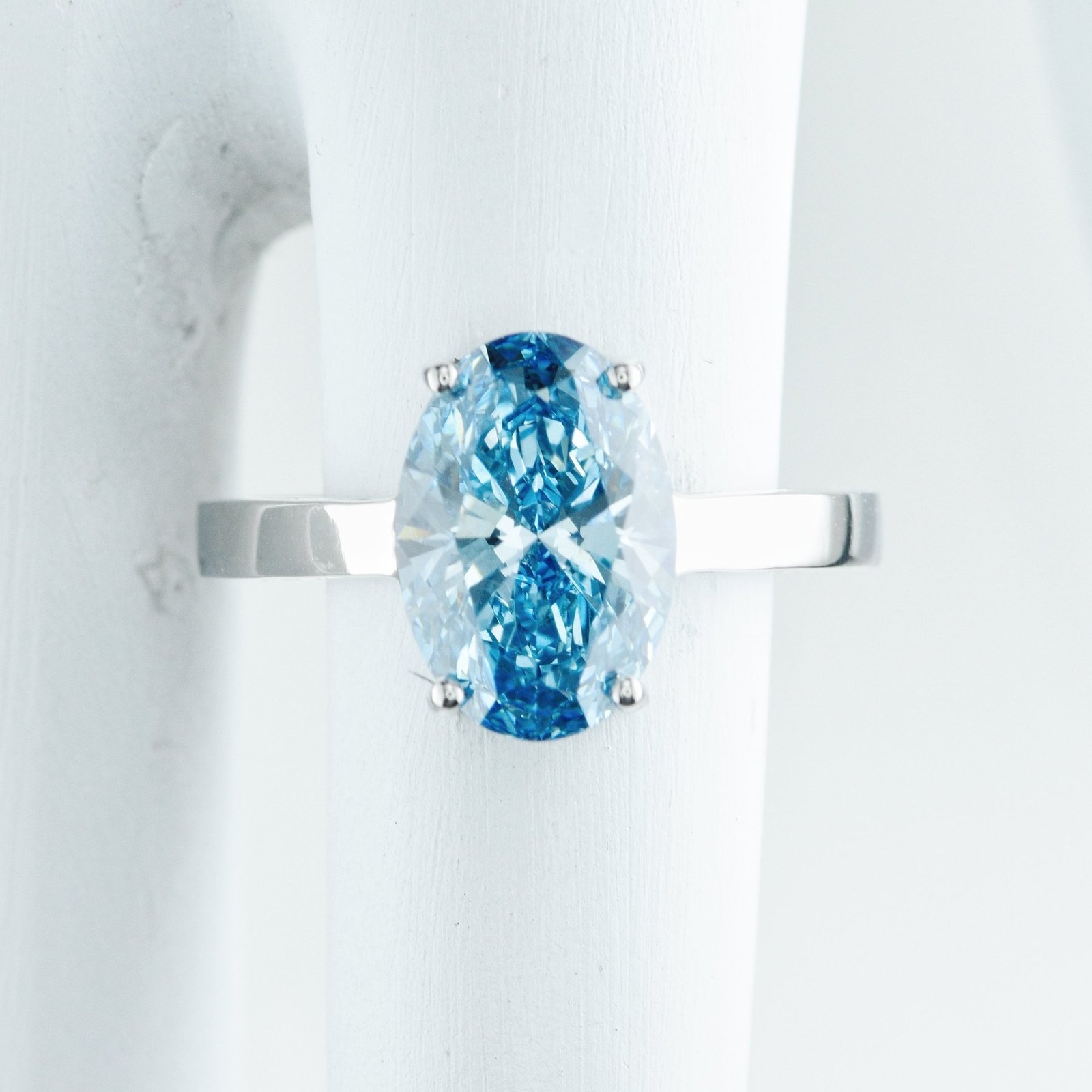 Ring Platinum - 3.00ct. tw. Blue Diamond (Lab-grown) - Oval Vivid Blue center