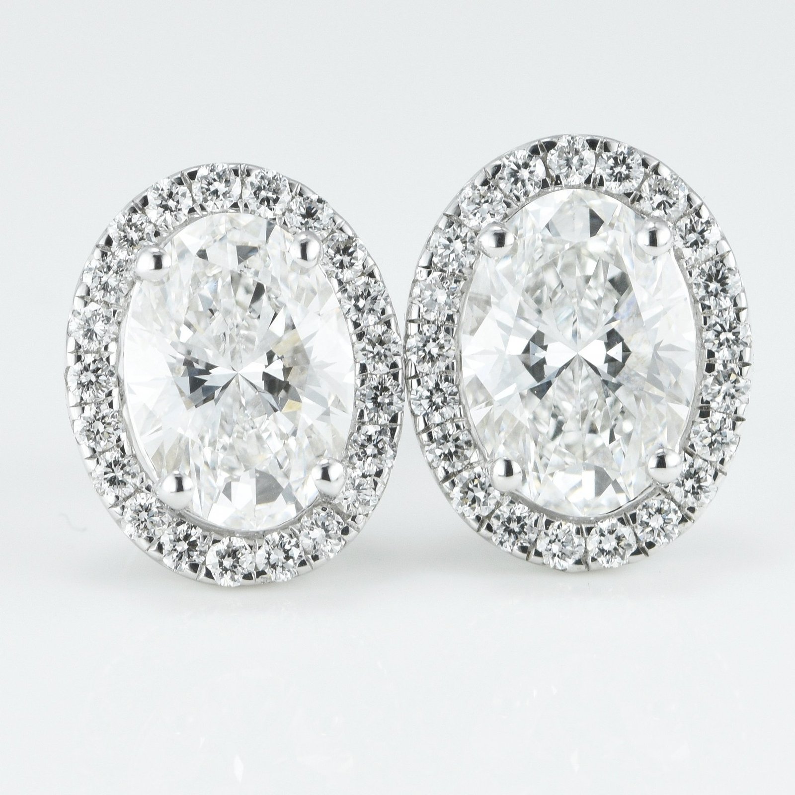 Stud earrings - 14 kt. White gold - 4.80ct. tw. Diamond (Lab-grown) - Oval Lab diam.Studs