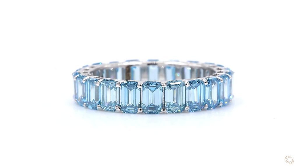 Ring Platinum - 4.36ct. tw. Blue Diamond (Fancy coloured lab-grown diamond)