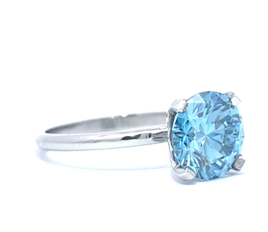 Ring Platinum - 2.21ct. tw. Blue Diamond (Fancy coloured lab-grown diamond)