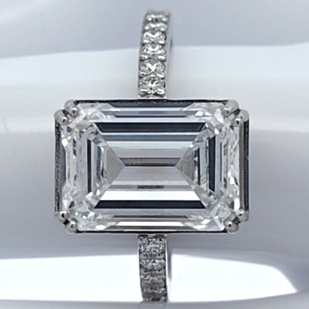 Ring Platinum - 5.30ct. tw. Diamond (Lab-grown) - Diamond - D ( Color Less ) , VS1
