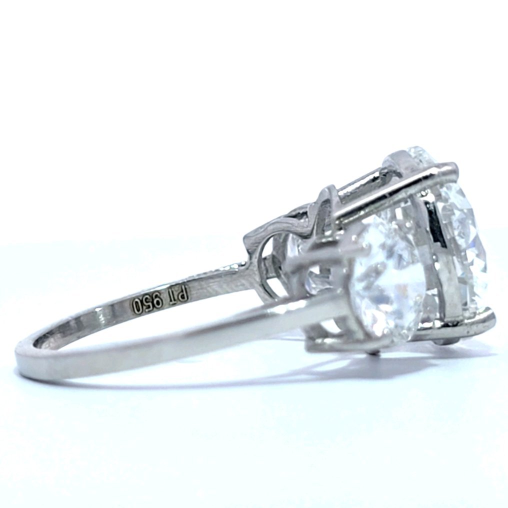 Ring Platinum - 7.01ct. tw. Diamond (Lab-grown) - Diamond - 3 Stone Ring ,E,VS1