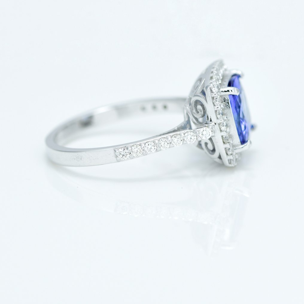 Ring - 14 kt. White gold - 2.76ct. tw. Tanzanite - Diamond