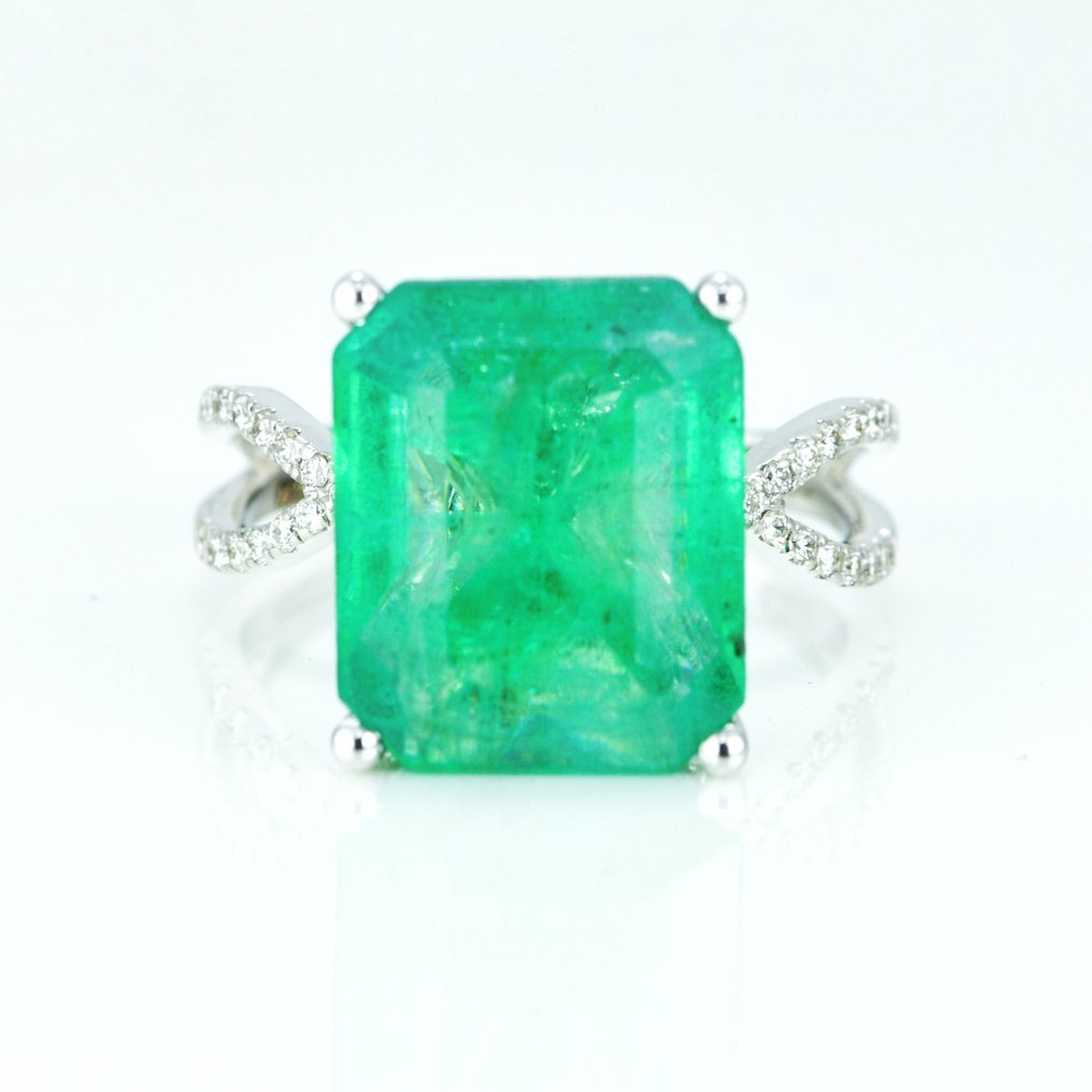 Ring - 14 kt. White gold - 7.50ct. tw. Emerald - Diamond - Emerald Statement Ring
