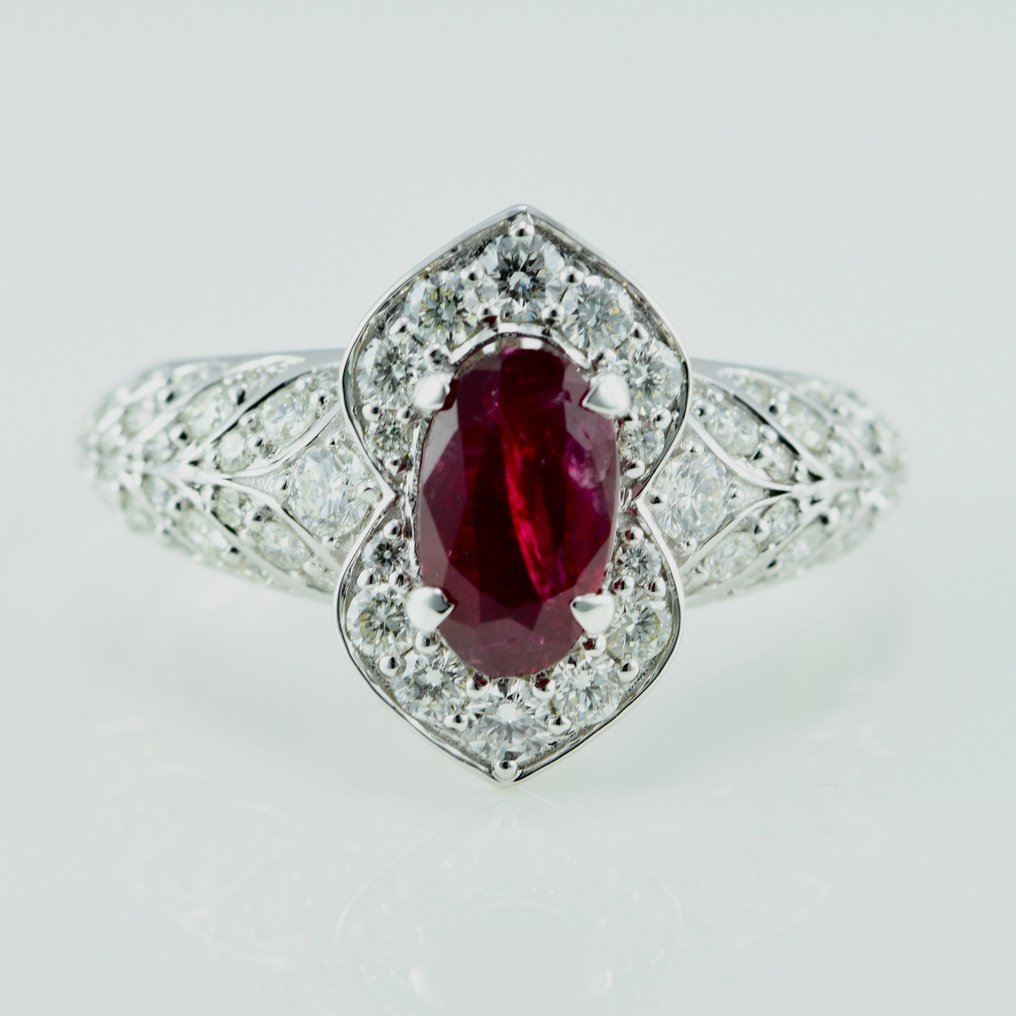 Ring - 14 kt. White gold - 2.26ct. tw. Ruby - Diamond - No heat Red Ruby ring