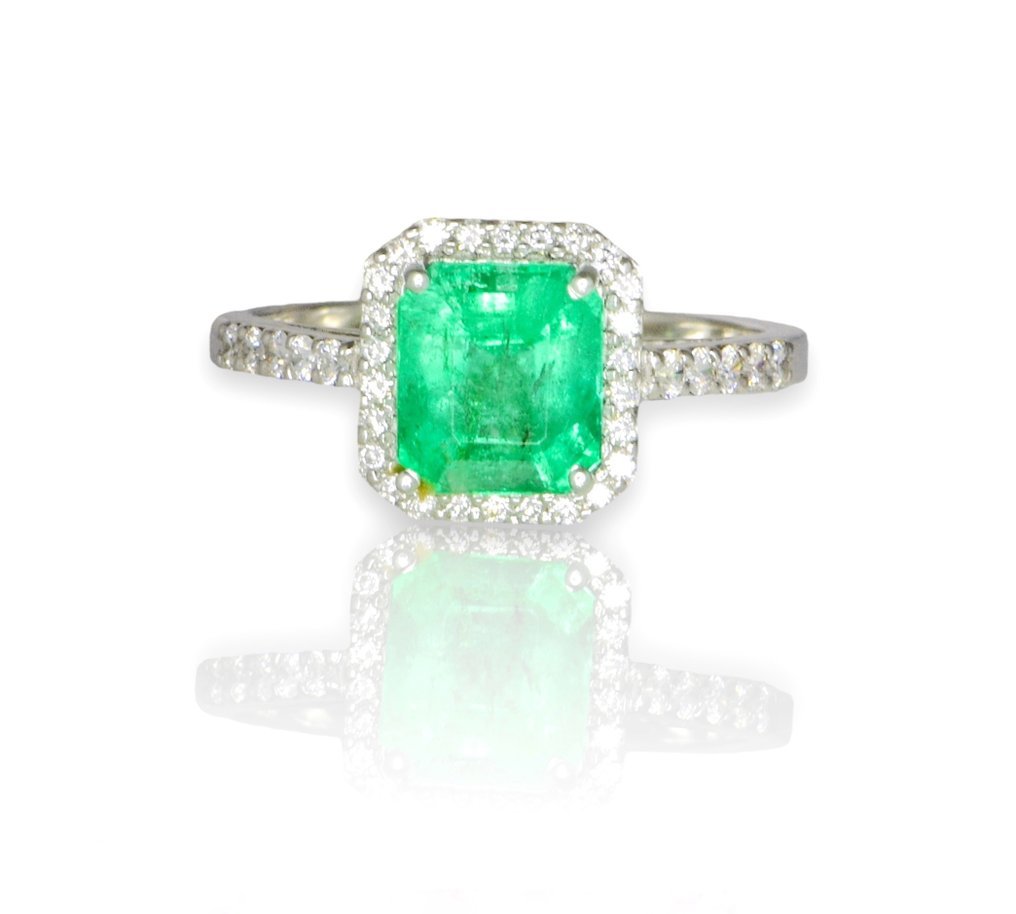 Ring Platinum - 2.13ct. tw. Emerald - Diamond - Exclusive Halo Ring