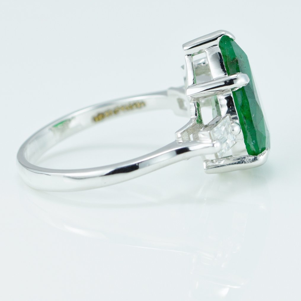 Ring - 14 kt. White gold - 4.05ct. tw. Emerald - Diamond - Wedding Ring