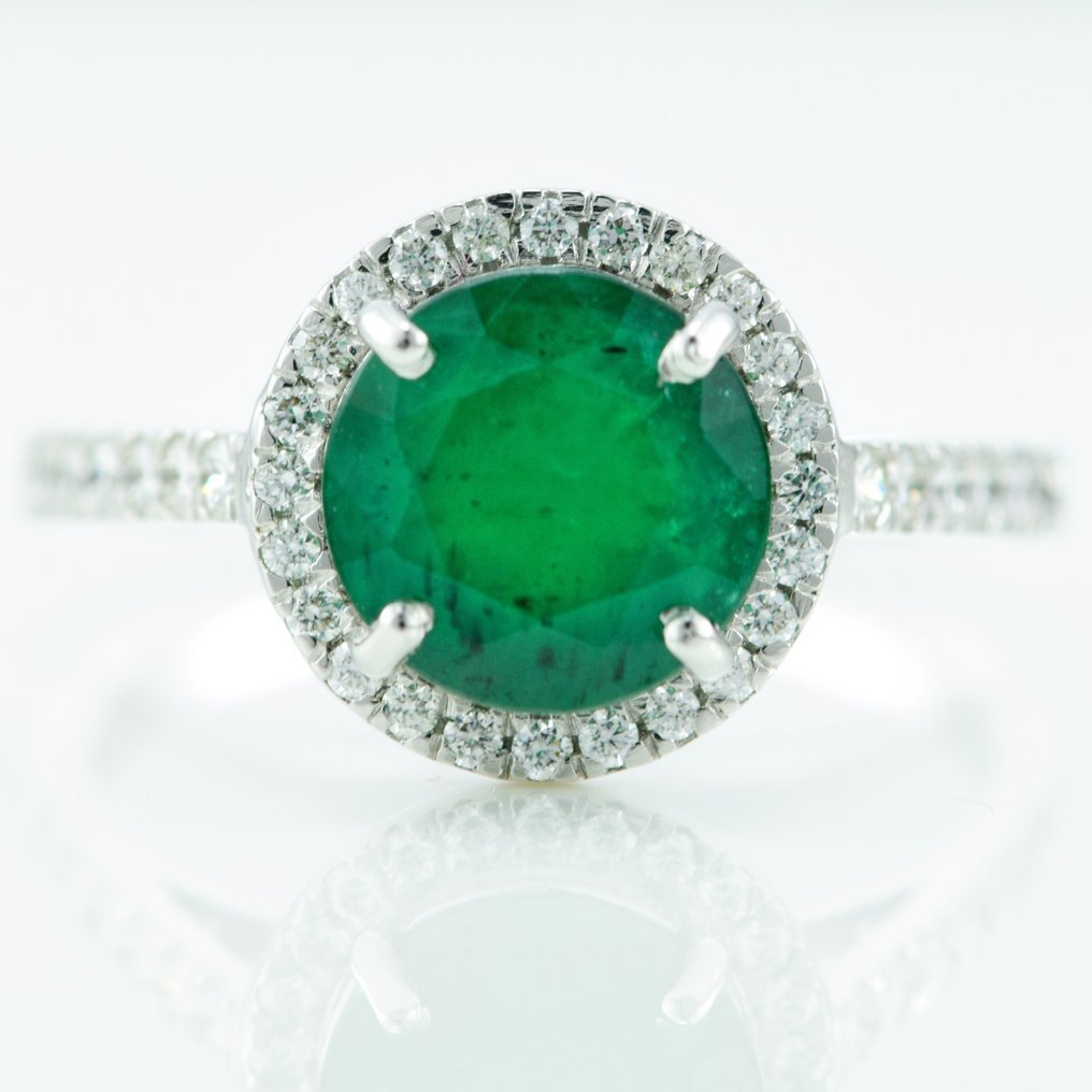 Ring Platinum - 2.42ct. tw. Emerald - Diamond - Zambia Emerald
