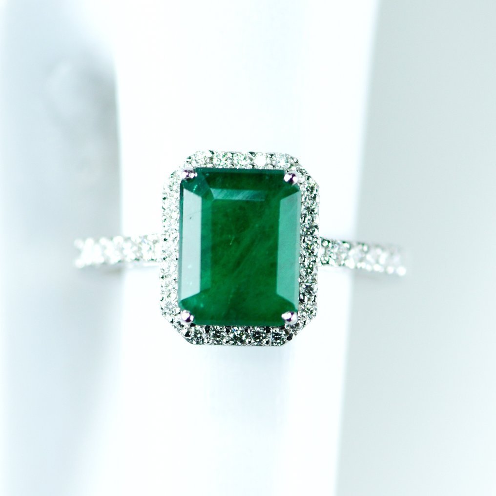 Ring Platinum - 2.72ct. tw. Emerald - Diamond - Engagement Ring