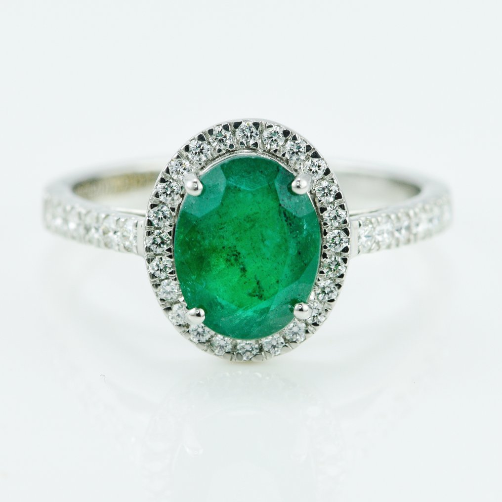 Ring Platinum - 2.01ct. tw. Emerald - Diamond - Zambia Origin Emerald