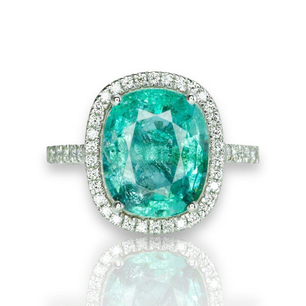 Ring Platinum - 4.44ct. tw. Emerald - Diamond - Certified Minor oil only