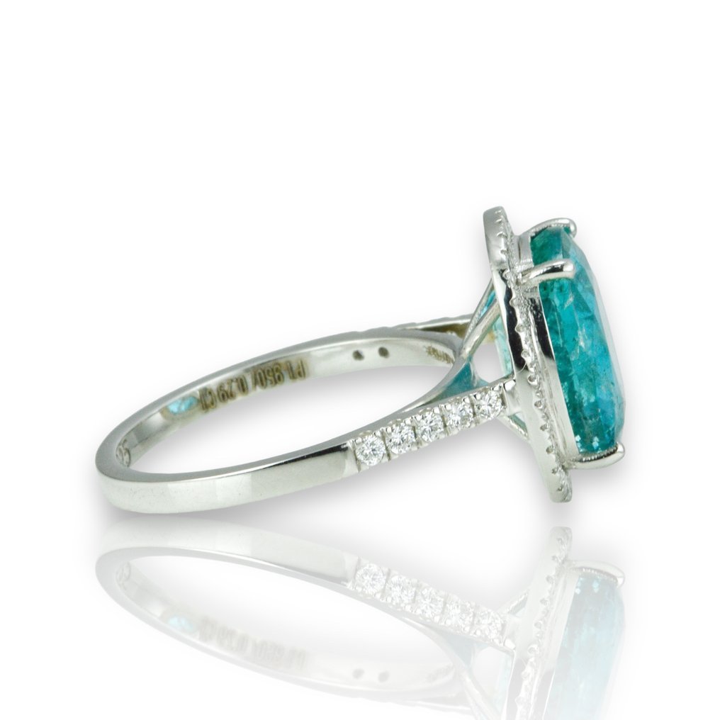 Ring Platinum - 4.44ct. tw. Emerald - Diamond - Certified Minor oil only