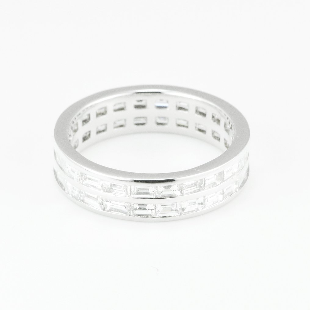 Ring Platinum - 4.52ct. tw. Diamond (Natural) - VVS - Channel Set - Ring