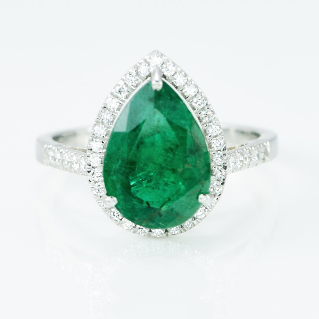 Ring Platinum - 3.77ct. tw. Emerald - Diamond - Deep Green Emerald Ring
