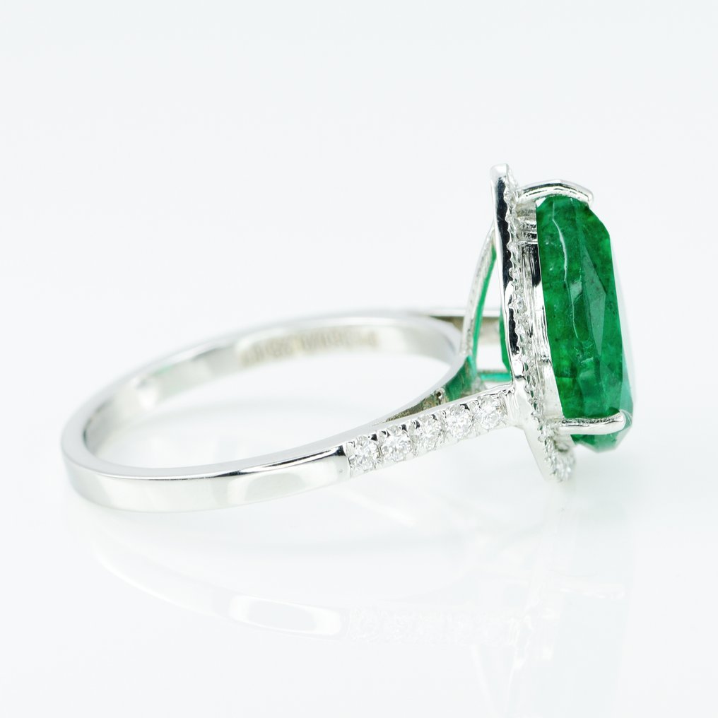 Ring Platinum - 3.77ct. tw. Emerald - Diamond - Deep Green Emerald Ring