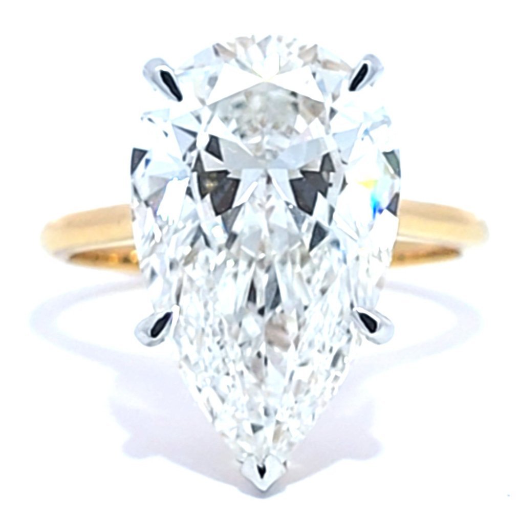 Ring - 18 kt. Yellow gold - 7.03ct. tw. Diamond (Lab-grown) - F, VVS2 ,IGI CERTIFIED