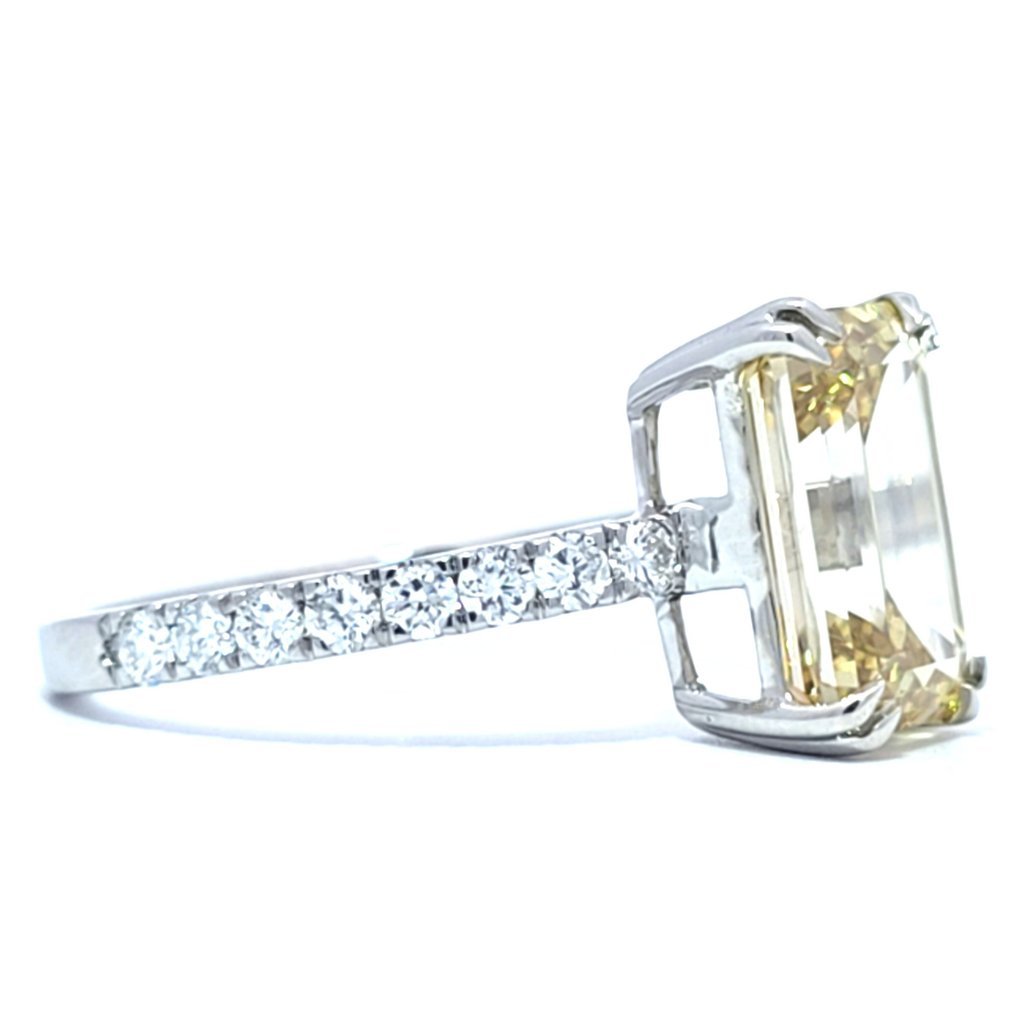 Ring Platinum - 3.71ct. tw. Yellow Diamond (Fancy coloured lab-grown diamond) - Diamond