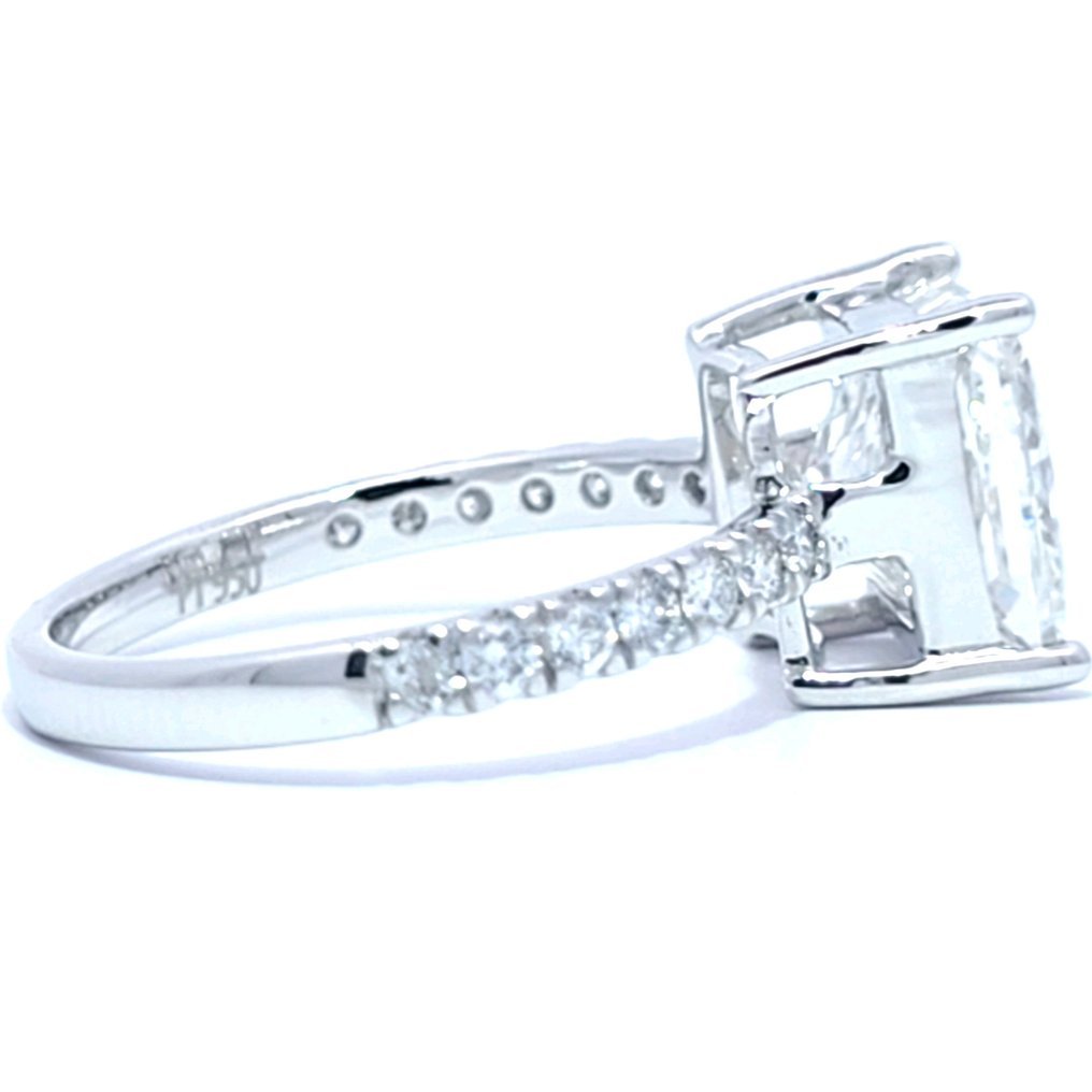 Ring Platinum - 4.01ct. tw. Diamond (Lab-grown) - Diamond - F,VVS2