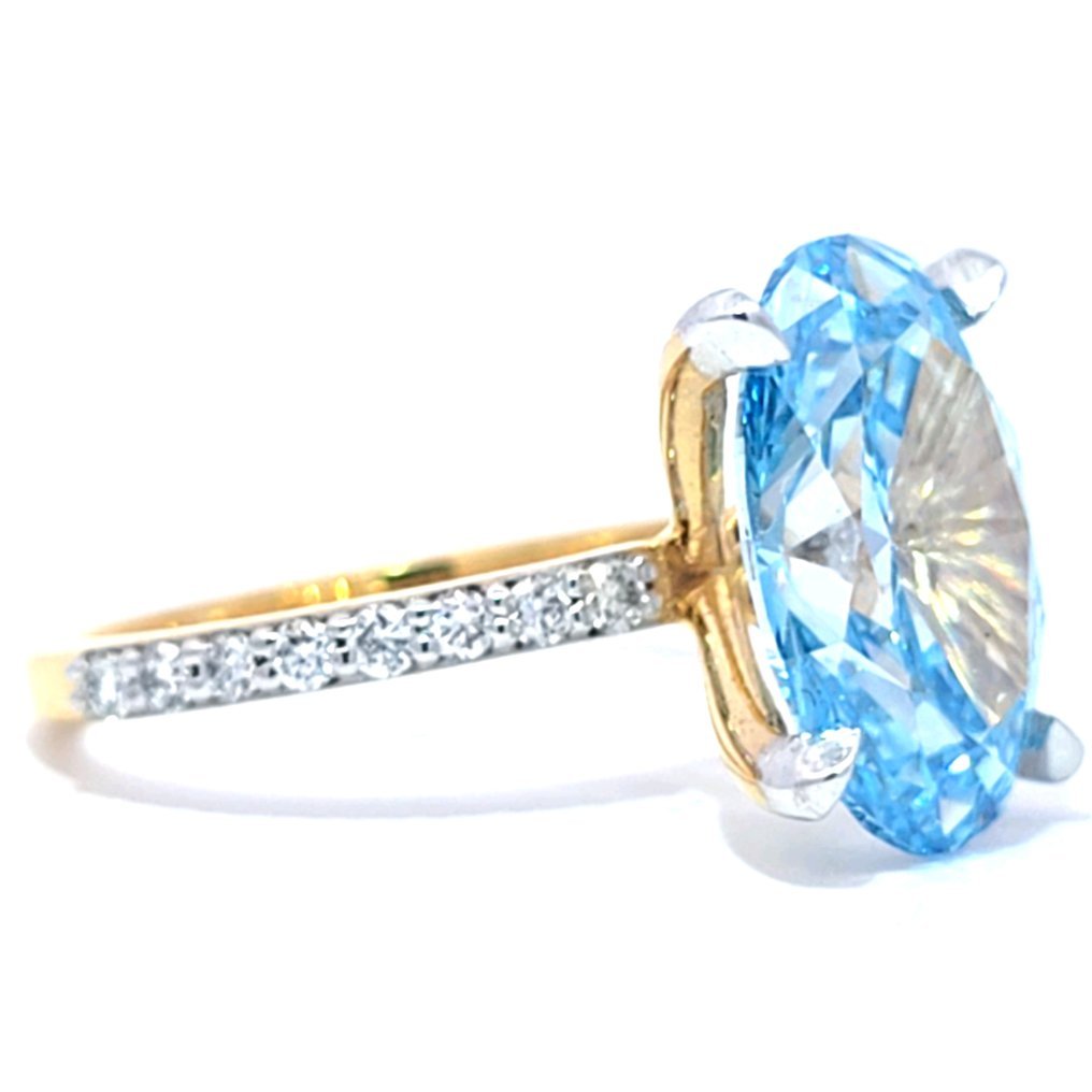 Ring - 14 kt. Yellow gold - 5.33ct. tw. Blue Diamond (Fancy coloured lab-grown diamond) - Diamond - Engagement Ring