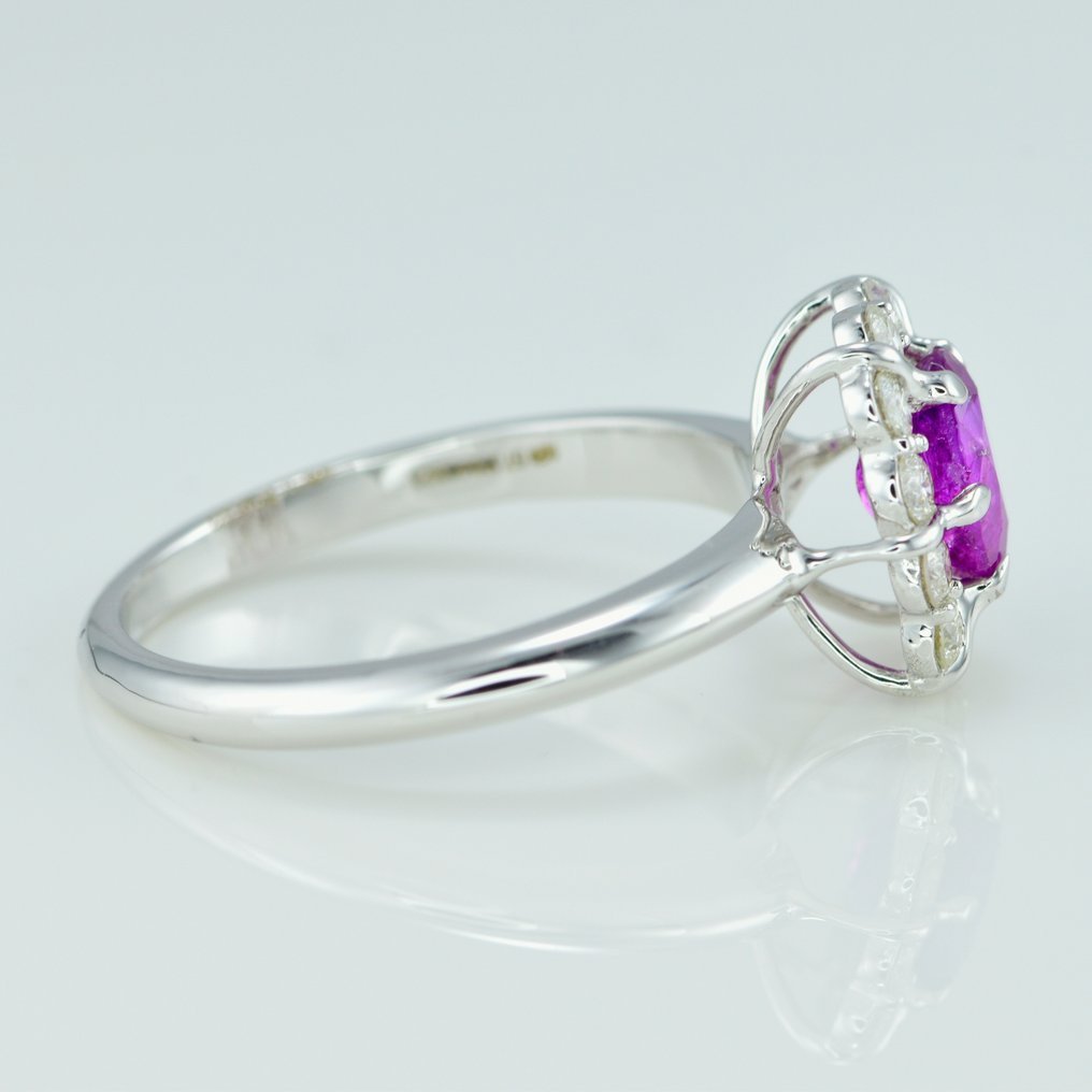 Ring - 14 kt. White gold - 1.62ct. tw. Ruby - Diamond