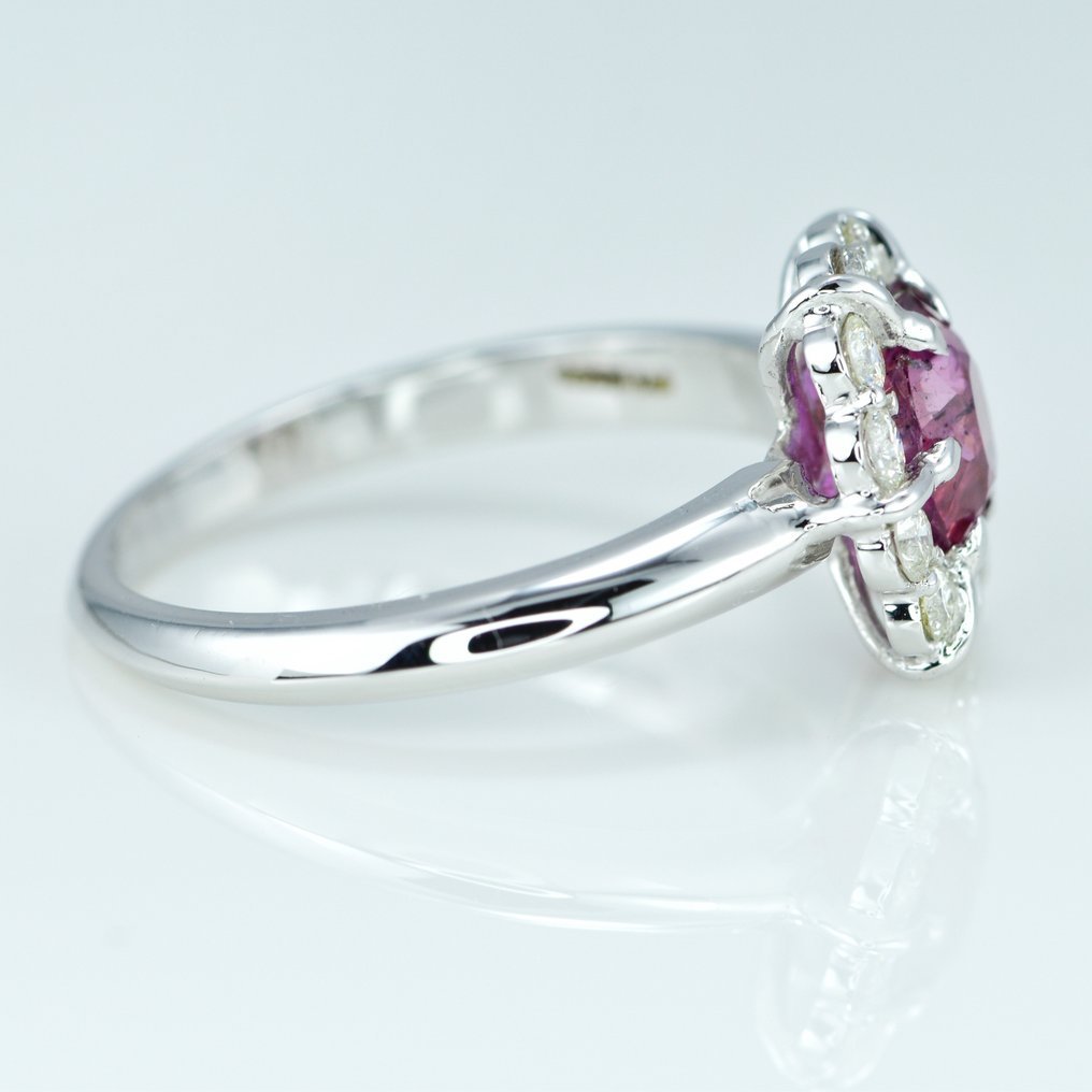 Ring - 14 kt. White gold - 1.09ct. tw. Ruby - Diamond