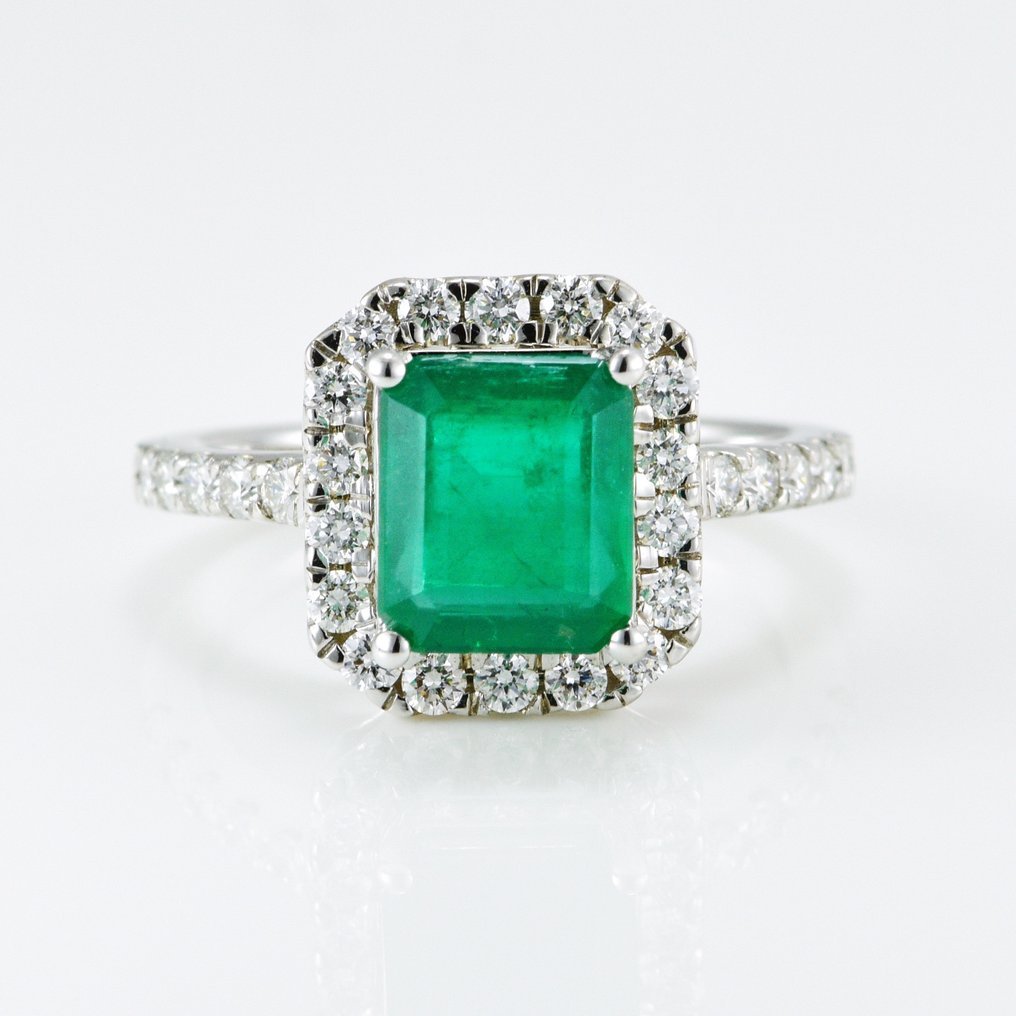 Ring - 14 kt. White gold - 4.19ct. tw. Emerald - Diamond - Transparent Emerald Ring