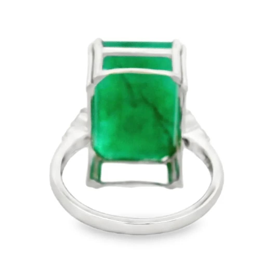 Ring Platinum - 11.01ct. tw. Emerald - Diamond