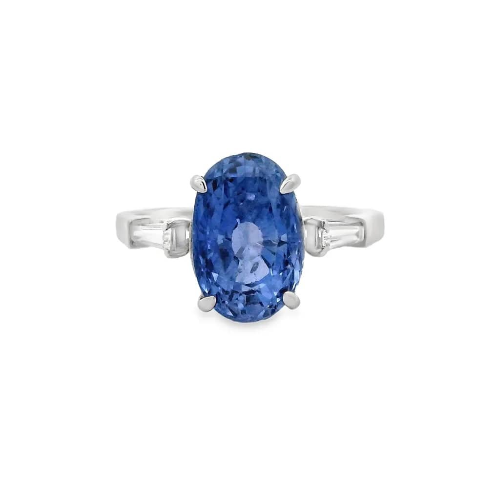 IGI Certified 5.10ct. Ring Platinum Sapphire - Diamond - Three stone ring