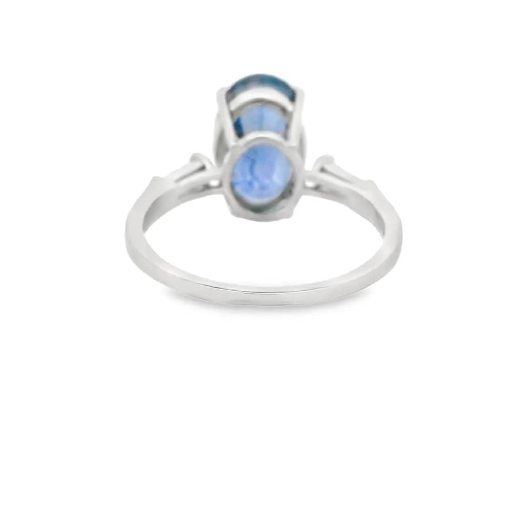 IGI Certified 5.10ct. Ring Platinum Sapphire - Diamond - Three stone ring