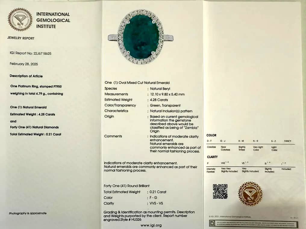 Ring Platinum - 4.49ct. tw. Emerald - Diamond - Exclusive Emerald Ring