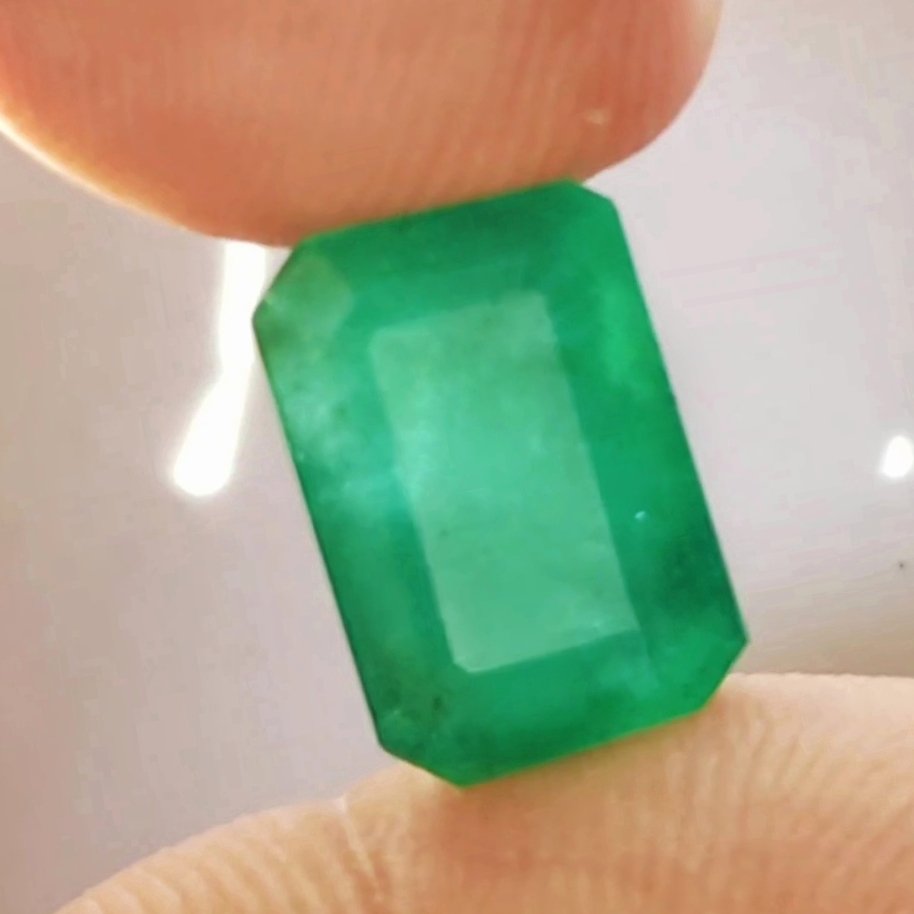 Natural Emerald 5.12 Carat