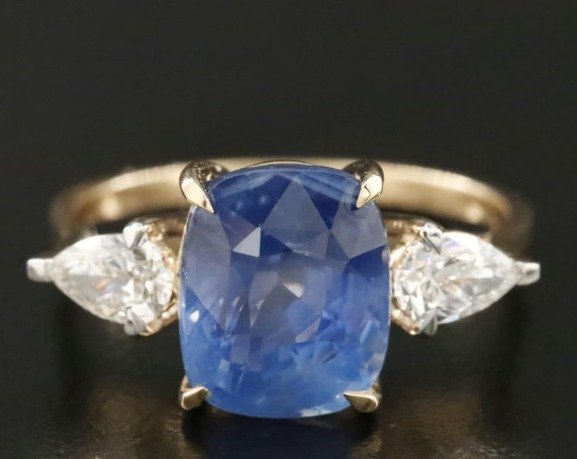 18K 4.52 CT No Heat Burma Sapphire and Diamond Ring with GIA Origin Report