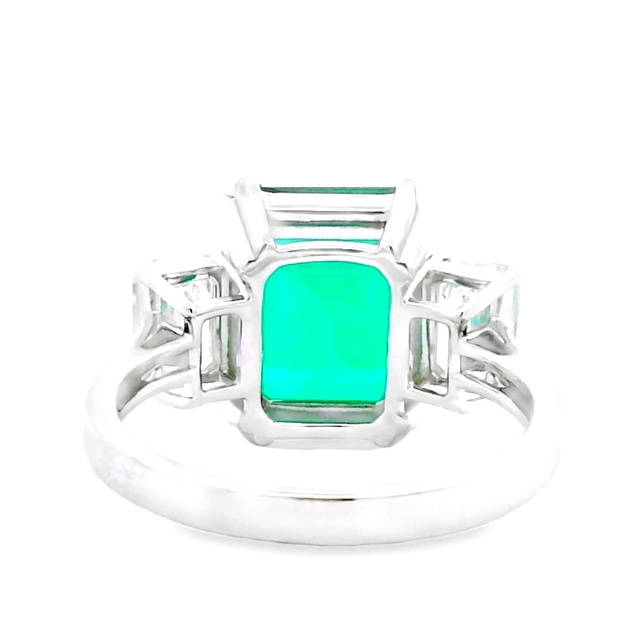 IGI Certified 5.22 ct tw. lab-grown Emerald-Diamond Ring 14k white gold