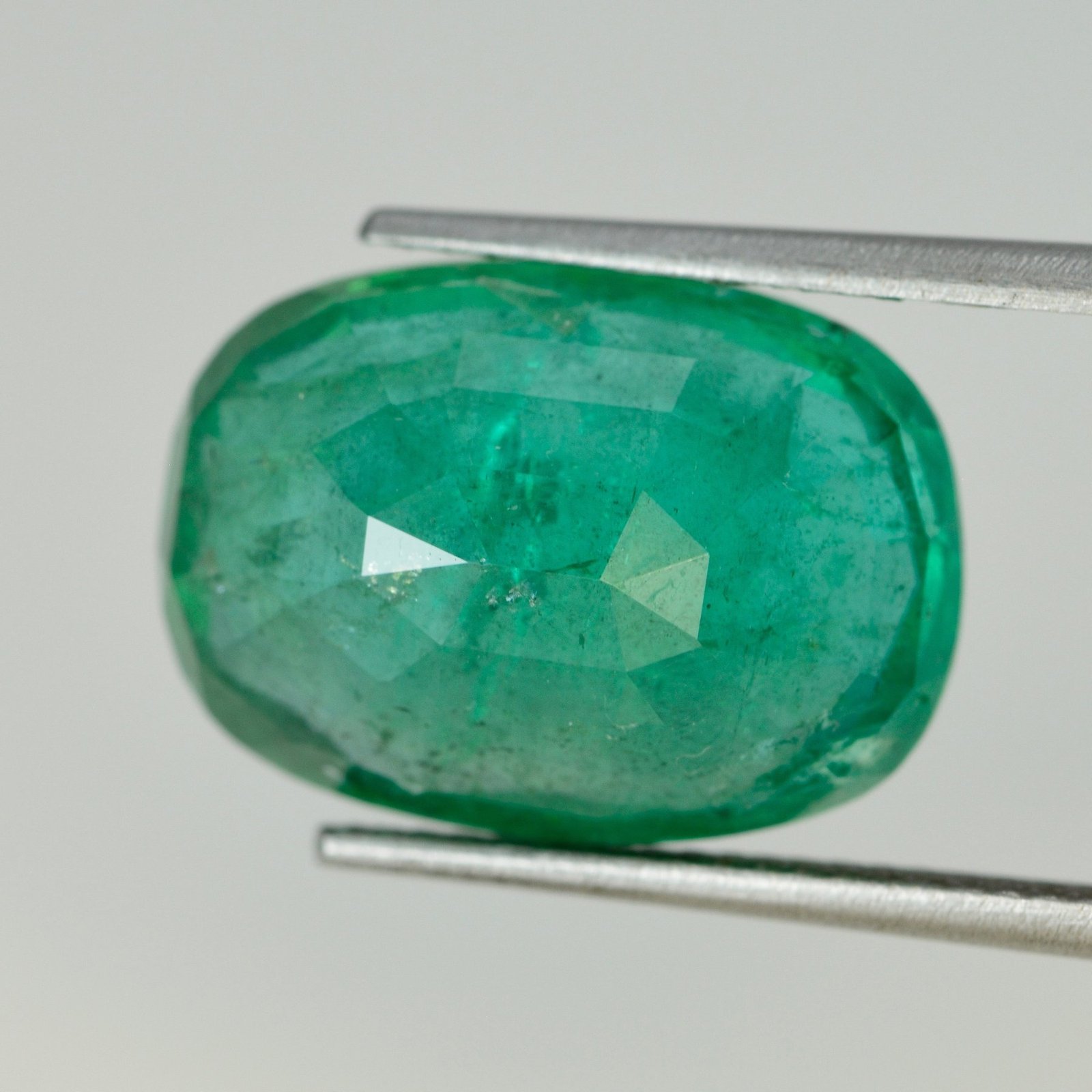 9.01 ct Natural emerald Zambia no heat -IGI certified-Shari Hari Gems & Jewels
