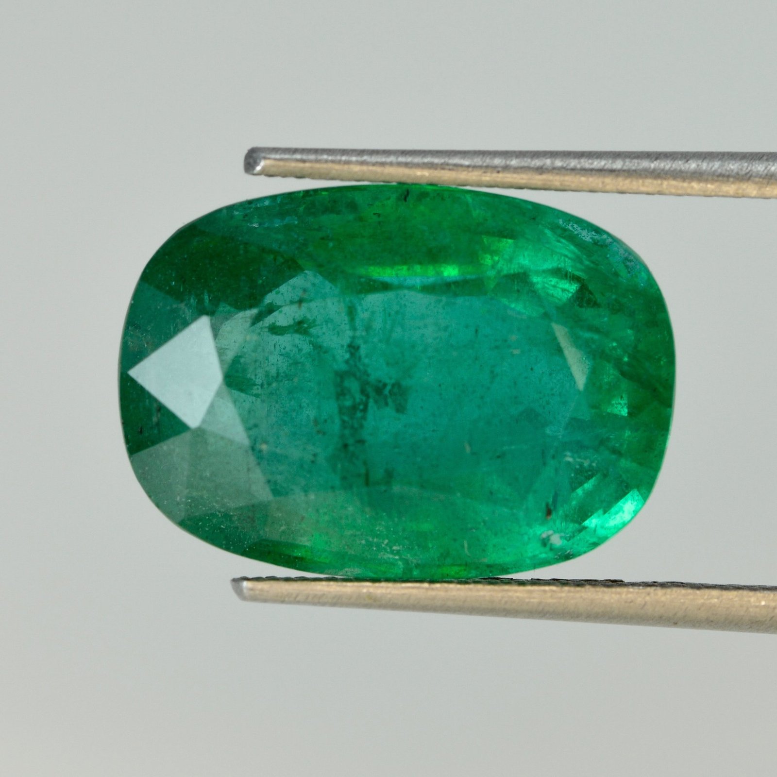 9.01 ct Natural emerald Zambia no heat -IGI certified-Shari Hari Gems &amp; Jewels