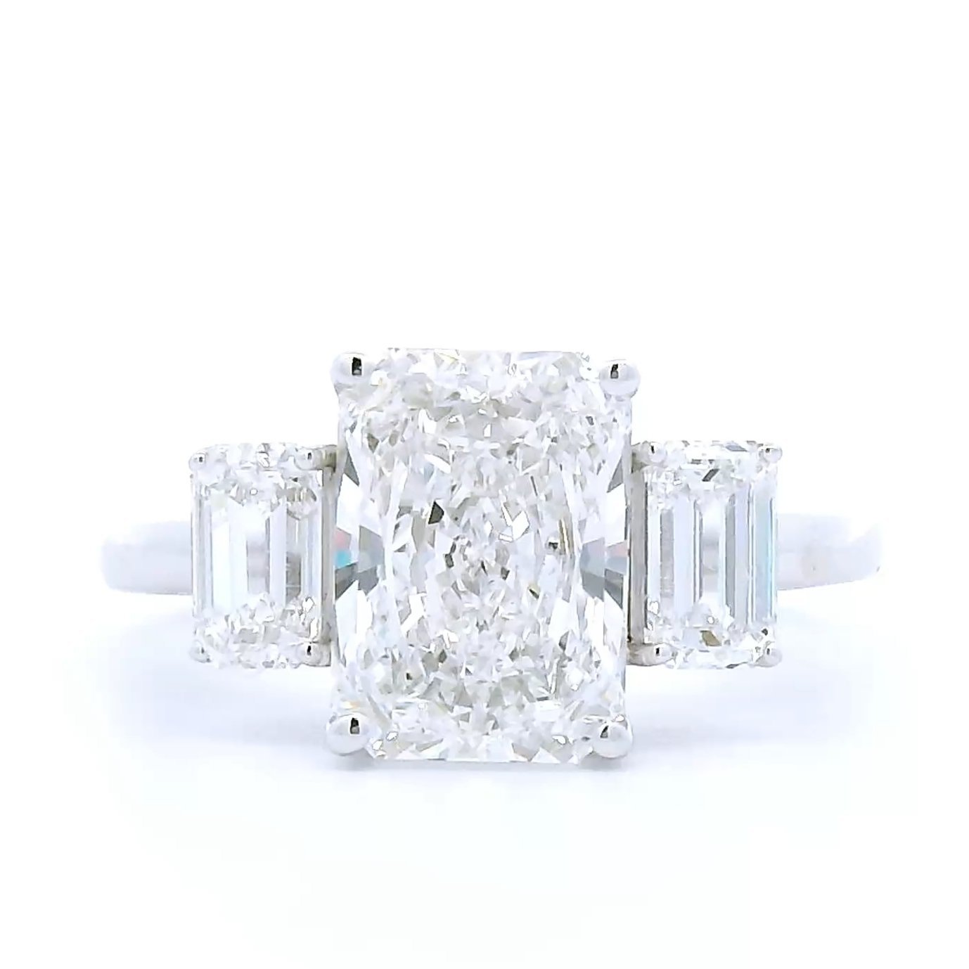 18 KT White Gold Ring with 4.01 CT Lab-Grown Diamond IGI Certificate no LG712572895
