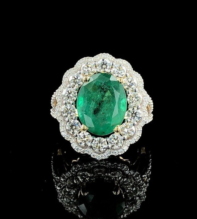 IGI certified oval emerald 6.25 ct halo diamond ring 